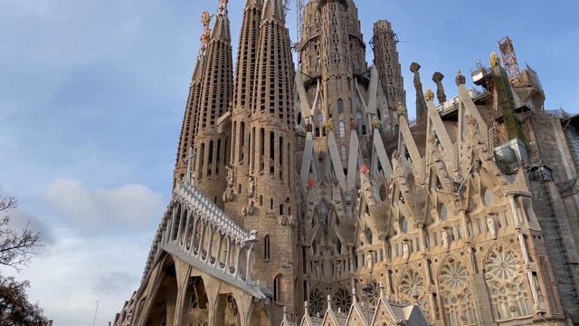 Український гімн із дзвонів Sagrada Família! Украинский гимн из колоколов Sagrada Família! смотреть онлайн