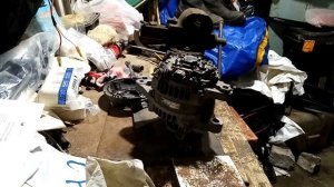 Как снять генератор на автомобиле Тойота Аурис, Тойота Королла.  Замена щеток на генераторе Denso