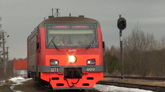 ДТ1-009 сообщением Санкт-Петербург - Великий Новгород прибывает на ст. Рогавка (ОЖД) смотреть онлайн