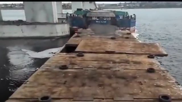 Антоновский мост.Вид снизу(Antonovsky bridge. View from below) смотреть онлайн