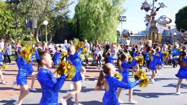 Dance the Dream - Holly Jolly Jubilee Highlights смотреть онлайн