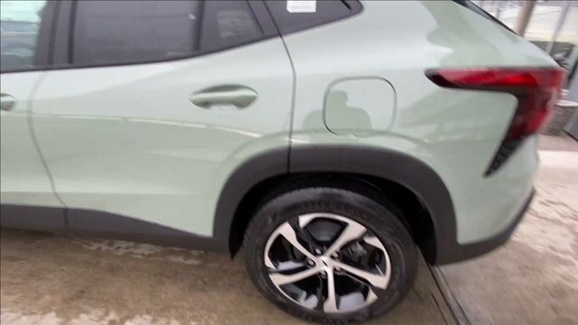 Green 2024 Chevrolet Trax 1RS Review Calgary AB - Wolfe Calgary смотреть онлайн