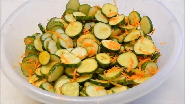 "ПАЛЬЧИКИ ОБЛИЖЕШЬ" На зиму Пряный хрустящий САЛАТ из ОГУРЦОВ смотреть онлайн