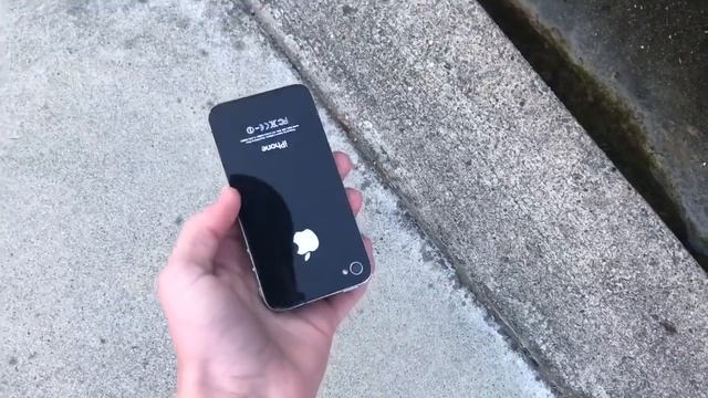 iPhone 4 vs. 4S drop test! смотреть онлайн