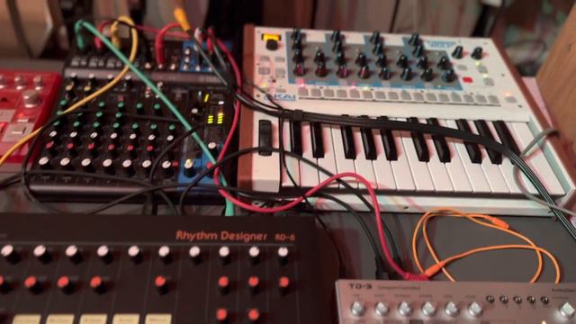Rd-8, rd-6, Td-3, akai timbre wolf, ms-1, Arturia micro freak jam смотреть онлайн