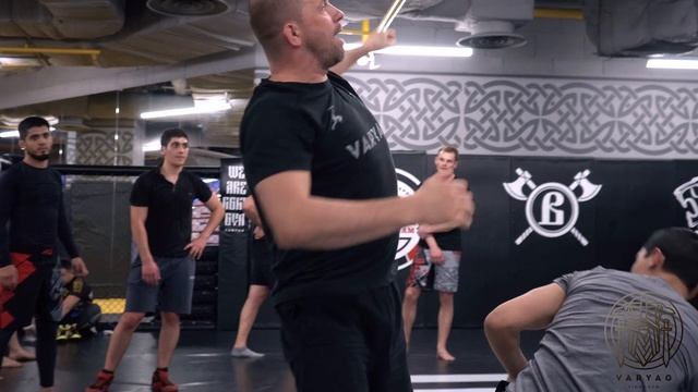 Бросок после серии ударов | Тренировки по ММА в Varyag Fight Gym смотреть онлайн