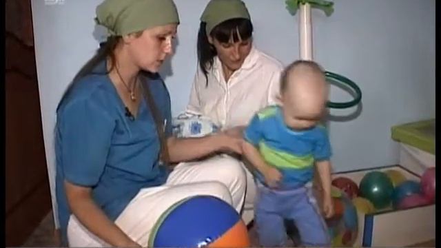 25 одинаковых крестиков. Сотрудники женской колонии покрестили детей заключенных