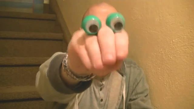 2 ways to react to YouTube's new layout. смотреть онлайн