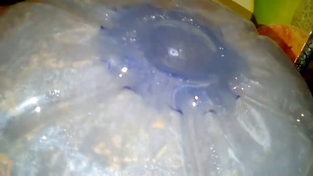 Снижение уровня минерализации бутылированной питьевой воды замораживанием. На дне жёлтый осадок смотреть онлайн