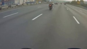 Как мотоциклисты приветствуют друг друга на дороге