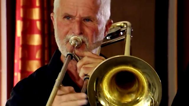 We Shall Walk Through The Streets Of The City - Waterend Jazzmen смотреть онлайн