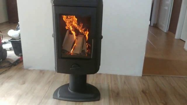 Piec kominkowy Invicta Mairy смотреть онлайн