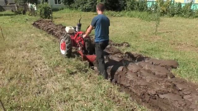 Распашка мотоблоком целины под клубнику мотоблок вспашка земли. Мотоблок зубр 12 л.с 2018