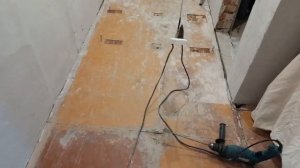 Как выровнять деревянные полы в квартире не вскрывая их.