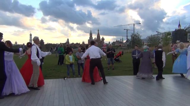 Парк Зарядье. Вальс миньон. Праздник семьи... балансе.рф
