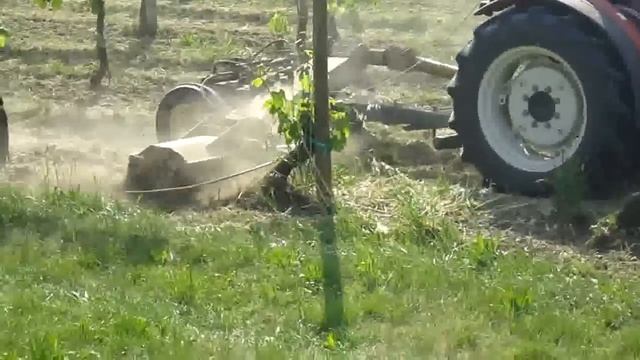 Межкустовая обработка приствольной фрезой смотреть онлайн