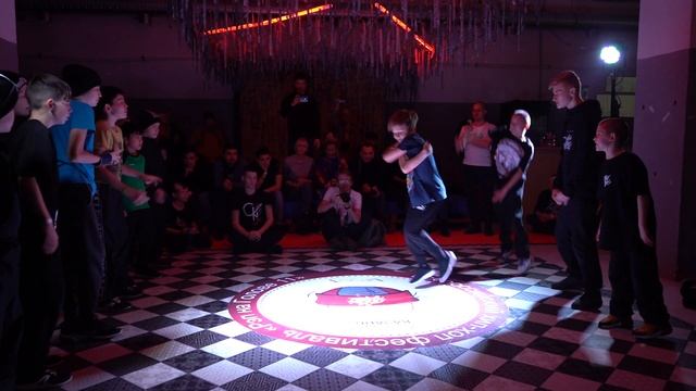 Exclucive collection vs Кураж | РЭП НА ГОЛОВЕ 11 | Crew vs crew смотреть онлайн