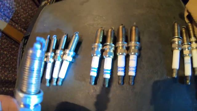 Рено Сандеро Степвей 2.Как ЗАМЕНИТЬ свечи и ПОЧИСТИТЬ дроссельную заслонку. Двигатель Н4М. 113 л.с. смотреть онлайн