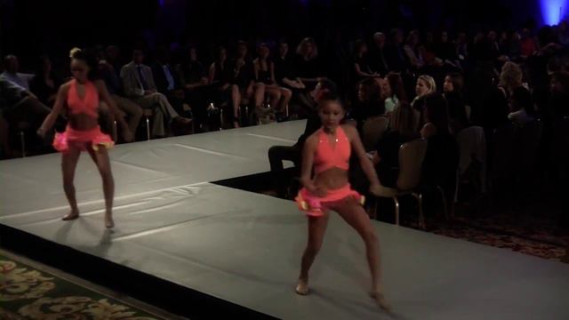 Couture Fashion Week Performance by Kiana & Melia Mariano HD Part 2 смотреть онлайн