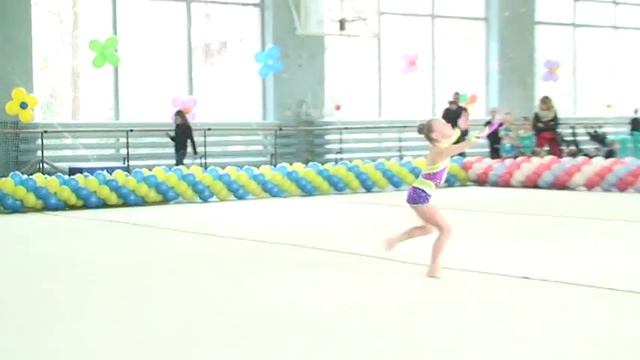 Чертоганова Саша, 2005 г.р, обруч, г.Днепропетровск смотреть онлайн