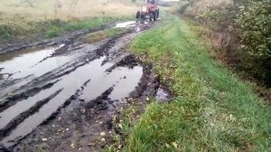 Трактор Т-25 по болоті. /Трактор Т-25 в грязи/, /T-25 tractor in the swamp/.