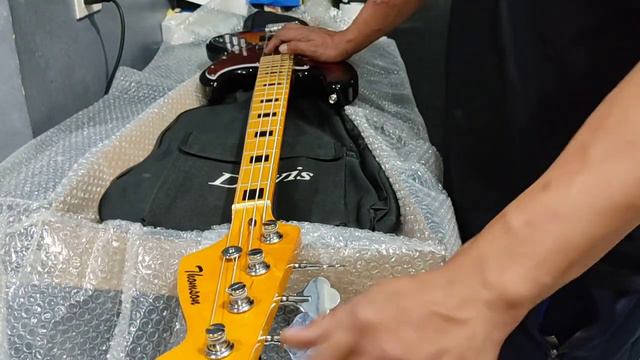 Thomson Jazz Bass 4-String Sunburst 597061941314124 смотреть онлайн