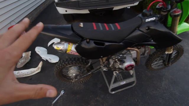 NEW PIT BIKE REVEAL + THE 450 IS BACK смотреть онлайн