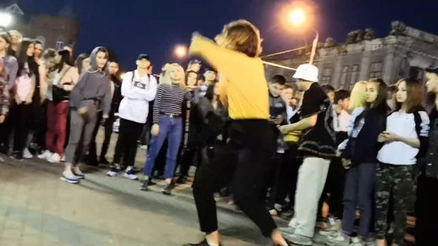 Батл 3 на 3."Смурфики"против"Яне знаю,конфетки" смотреть онлайн