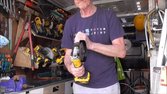 DeWalt DCG406 18v Angle Grinder