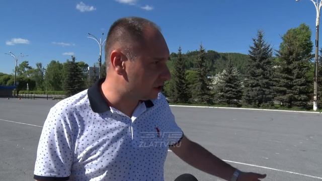 В Златоусте появилась новая машина для дорожного ремонта смотреть онлайн