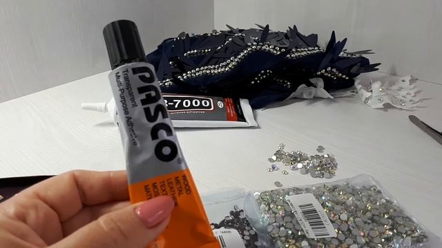 КЛЕЙ ДЛЯ СТРАЗ / Какой выбрать / что внутри тюбика смотреть онлайн