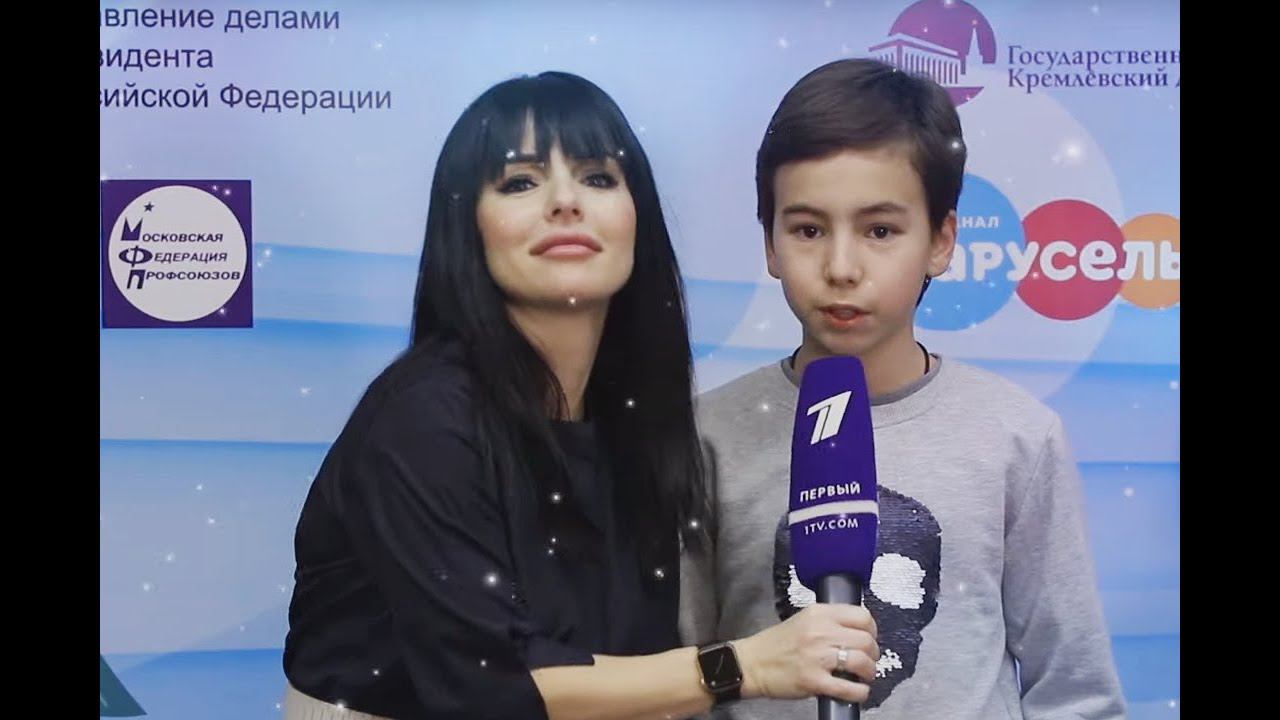 Юля Волкова с сыном поздравляют телеканал «Карусель» с Новым годом смотреть онлайн