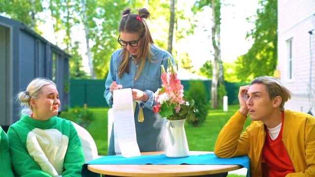 Как получить парня | Забавные способы стать популярным | Парни VS Девушки смотреть онлайн