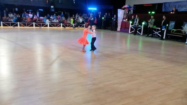 Весенний вальс (08.03.2015). Даня и Ника. ПК.Турнир 3.Ча-ча-ча. смотреть онлайн