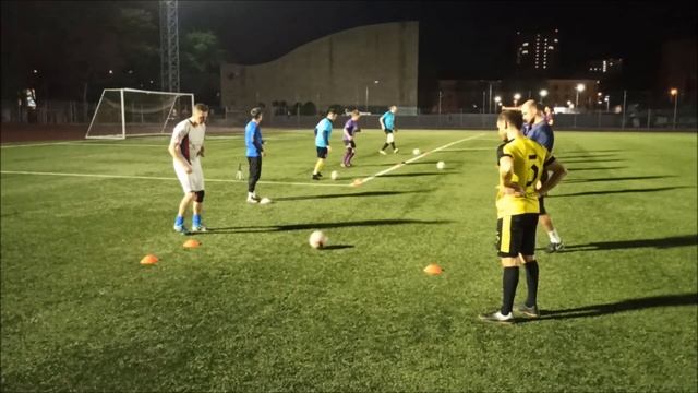 Тренировка любительской футбольной команды смотреть онлайн