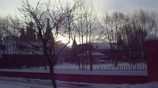Фиолетовый отблеск от солнца при приближении к храму Архангела Михаила смотреть онлайн