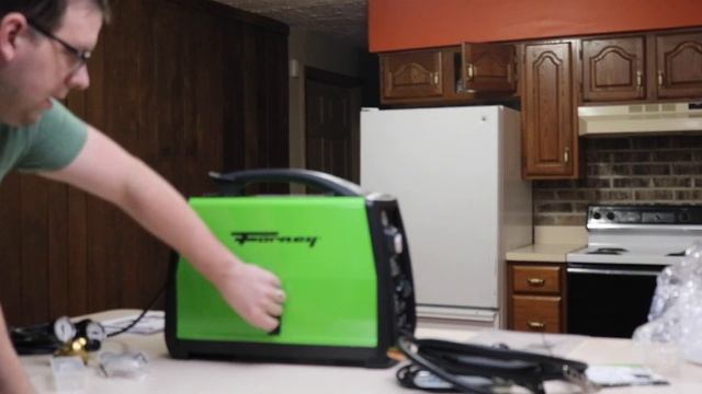 Forney 140 MIG Welder Unboxing Video смотреть онлайн