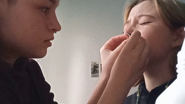 ПРОКАЛЫВАЮ НОС И ПЛАЧУ))0) смотреть онлайн
