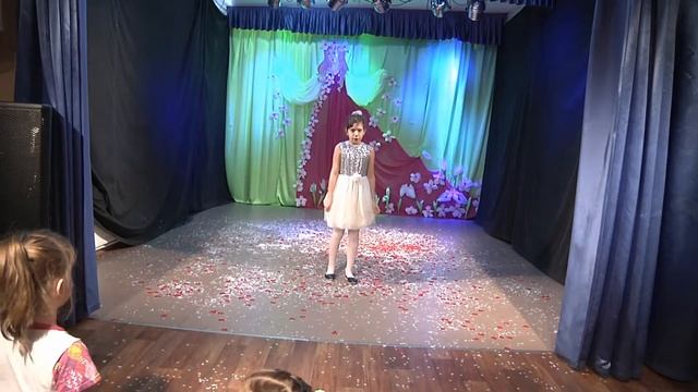 стих "Как рассмешить носорога" авт Л. Уланова - чтец Росина Мира смотреть онлайн