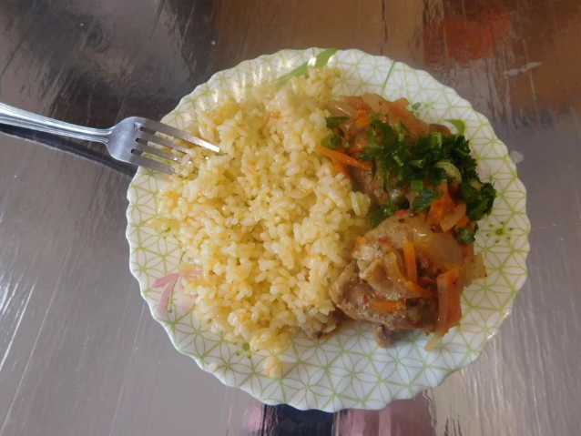 Чахохбили с гарниром рис, приготовление кухня крош.