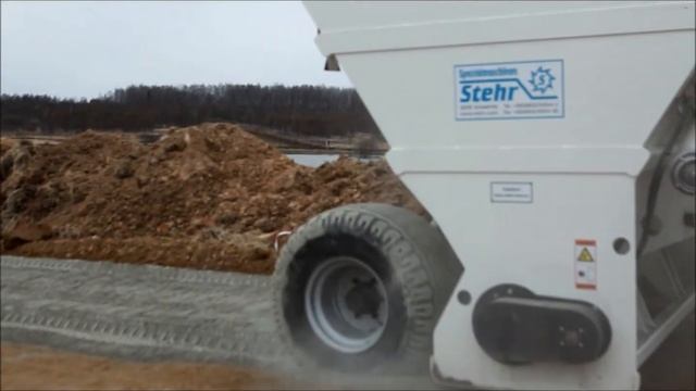 Стабилизация грунта фрезой и распределителем Stehr смотреть онлайн