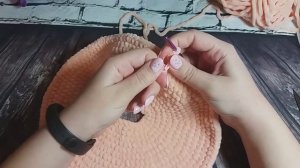 МК Вязаный пончик крючком! Вяжем плюшевый пончик диаметром 30 см! Плюшевая подушка!