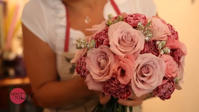 How to Make a Bridal Bouquet and add Glammour to your Couture Wedding Gown смотреть онлайн