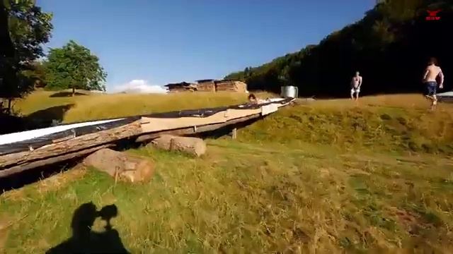 Крутая водяная горка на даче смотреть онлайн