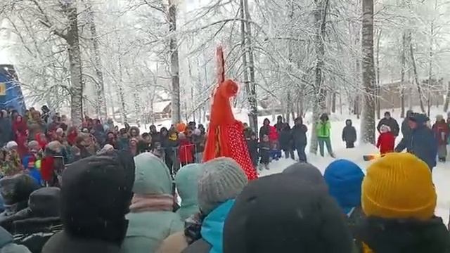 сжигание чучела на масленицу смотреть онлайн