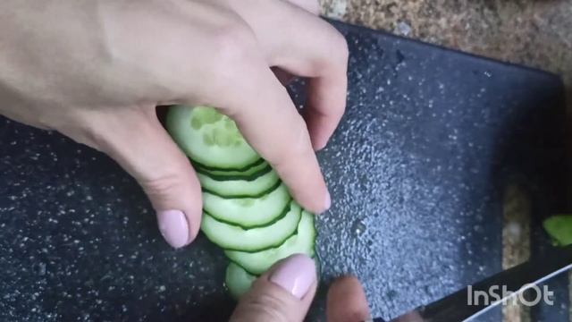 режем огурец соломкой смотреть онлайн