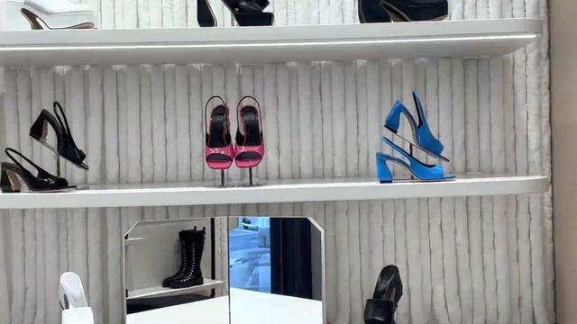 VCR: Loafers-Santoni, Loro Piana, Tod’s, Harry’s London, Prada, Sergio Rossi, Zegna | Anesu Sagonda смотреть онлайн