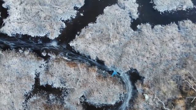 На коньках по замерзшей реке смотреть онлайн