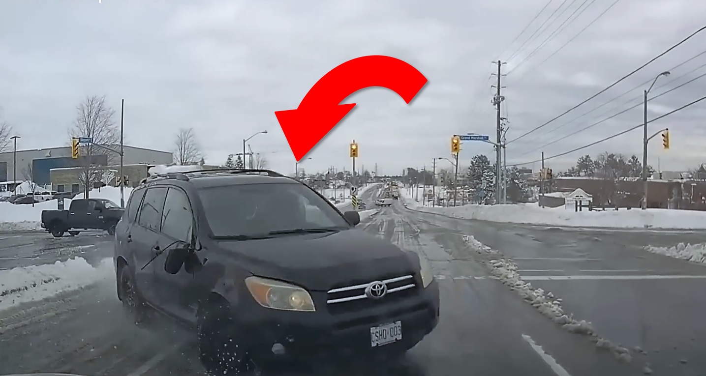 ТОП 16: ГЛУПЦЫ НА ДОРОГАХ СОВЕРШАЮТ ЭЛЕМЕНТАРНЫЕ ОШИБКИ! После просмотра начну ходить пешком! смотреть онлайн