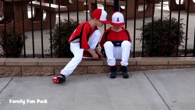 First Baseball Game & Last Minute Disneyland Trip || Mommy Monday смотреть онлайн